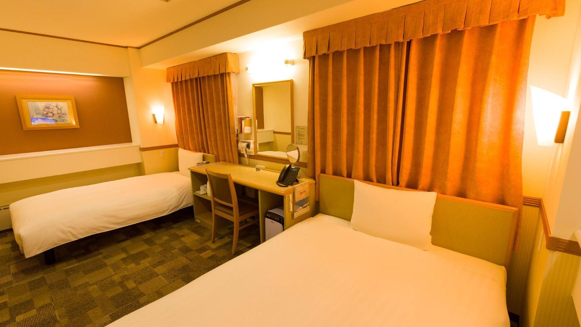 Toyoko Inn Higashi-Hiroshima Saijo Ekimae Szoba fotó