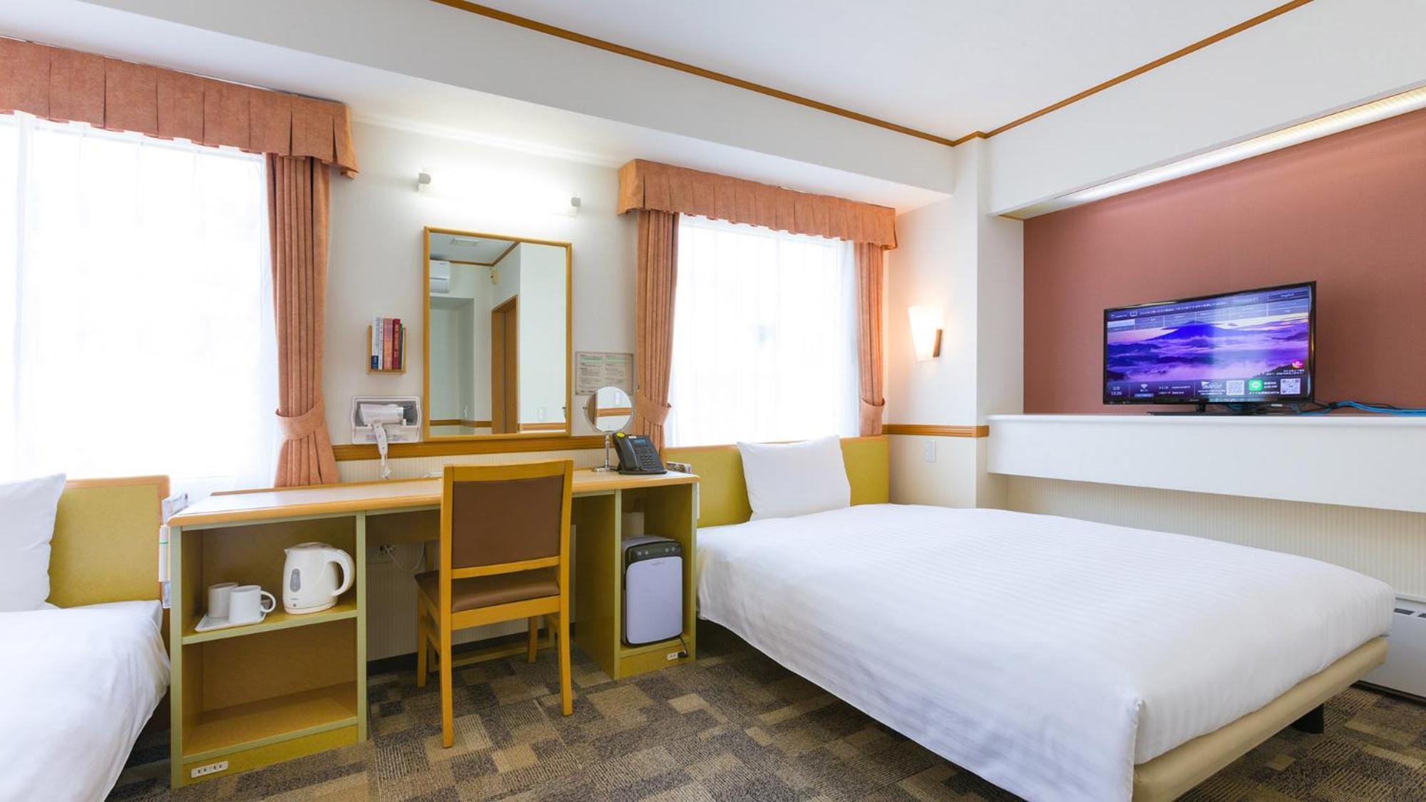 Toyoko Inn Higashi-Hiroshima Saijo Ekimae Szoba fotó